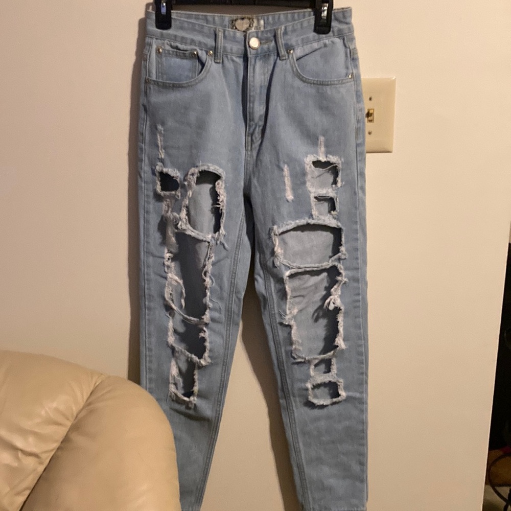 Boohoo Denim size 6 distressed jeans